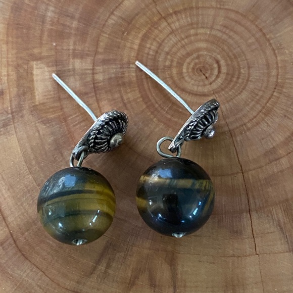 Genuine tigers eye necklace and earrings. - Picture 4 of 6